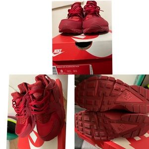 Red woman Nike huaraches